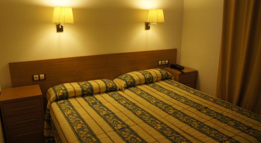Hotel Catalunya - Photo 5